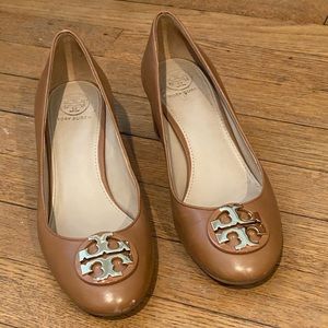 Tory Burch logo tan block heel (practically new!)